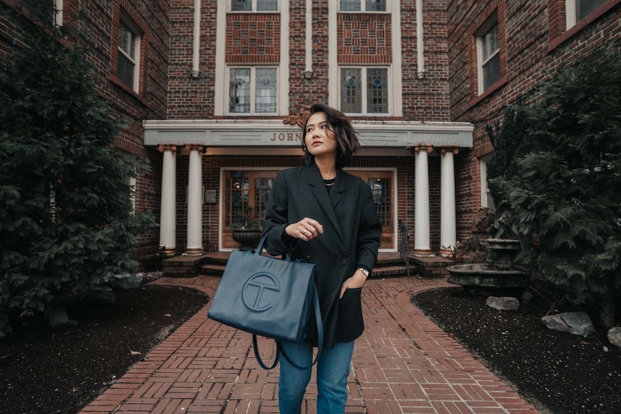 20200201 - Style & Senses - An Trieu - Telfar Navy Bag Tote COS Jeans Totem Blazer Toteme -18