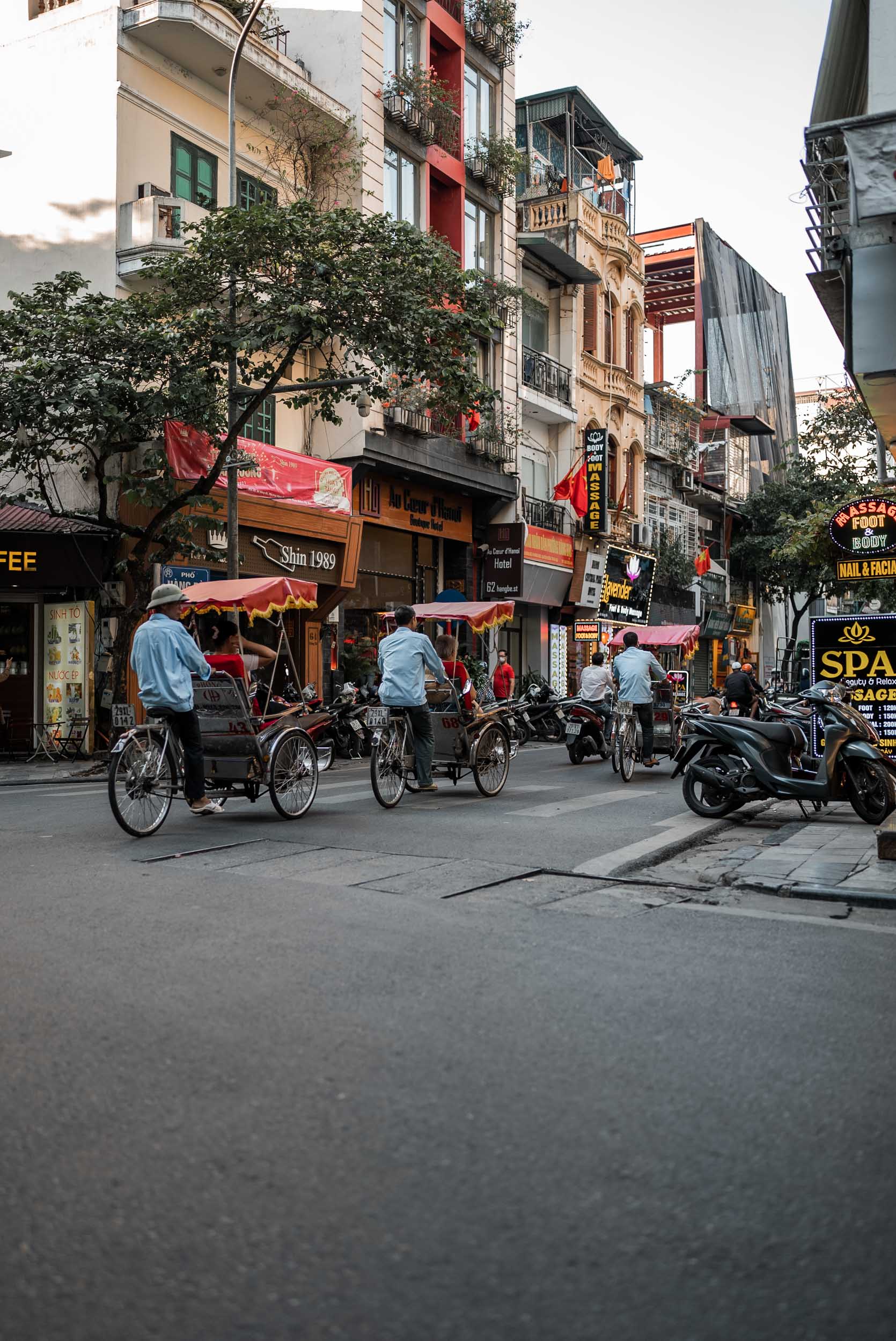 hoan kiem lake hanoi vietnam an trieu style and senses old quarter