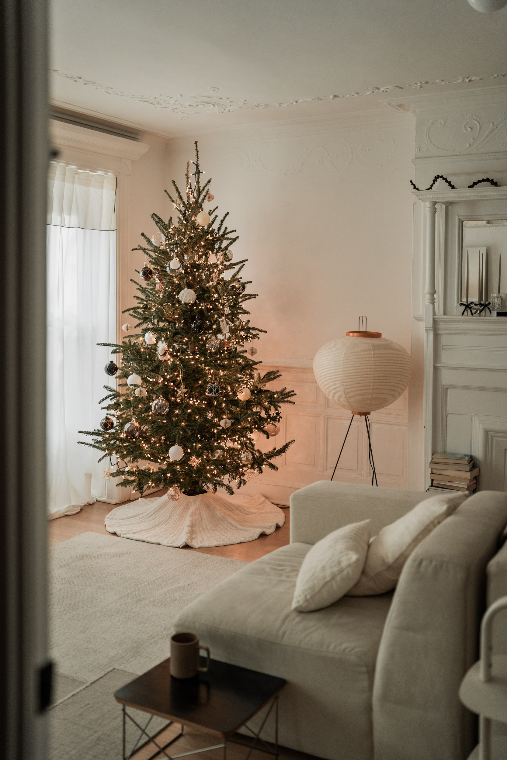 Style-Senses-An-Trieu-NYC-Christmas-Tree-2024-Brooklyn-Apartment-decor-festive